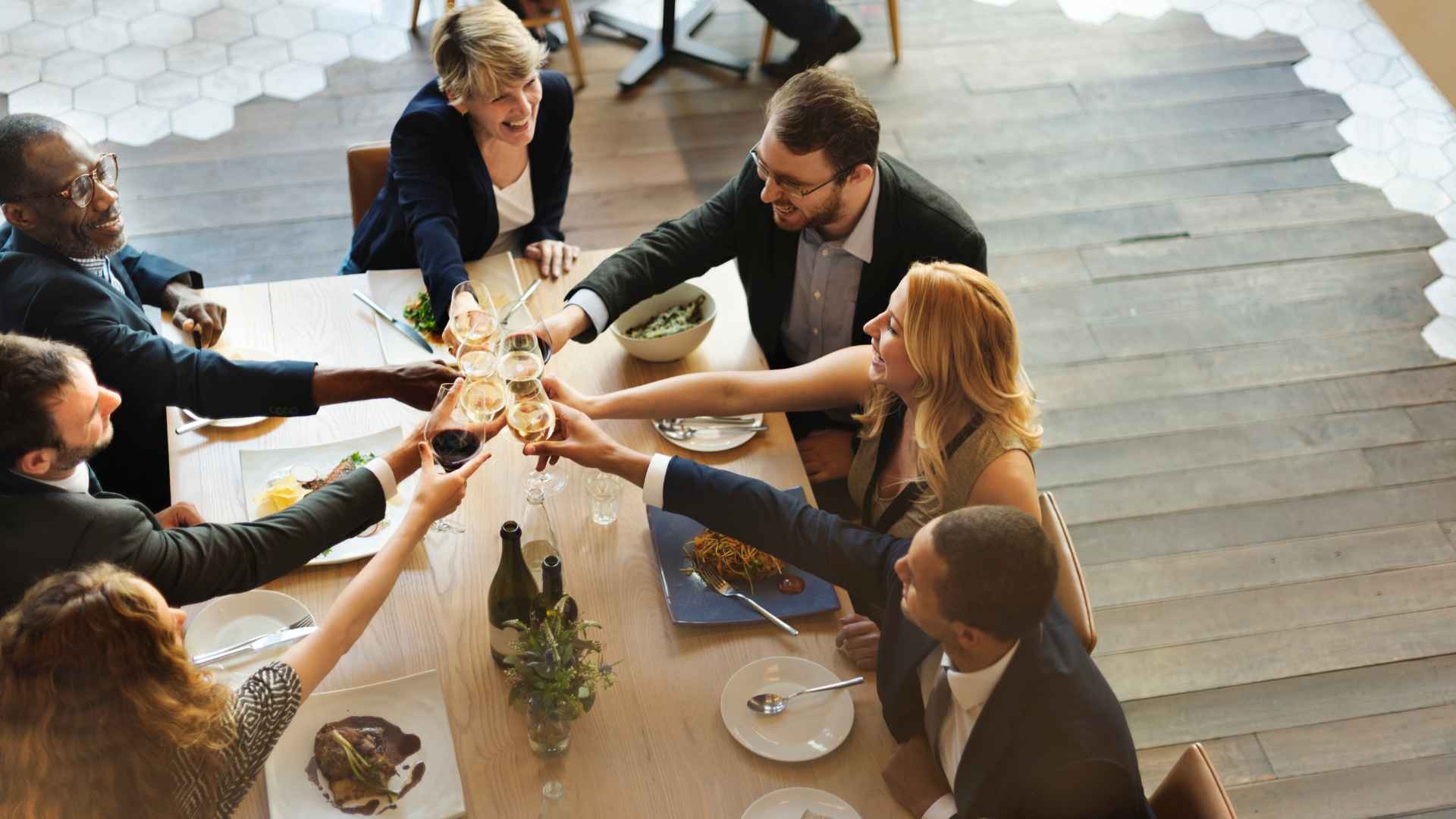 Tipos de Eventos Corporativos: Guía para Elegir el Formato Adecuado